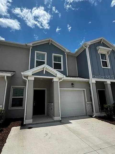 3 bed, 2.5 bath, 1738 sqft, $1,950 — Photo 2