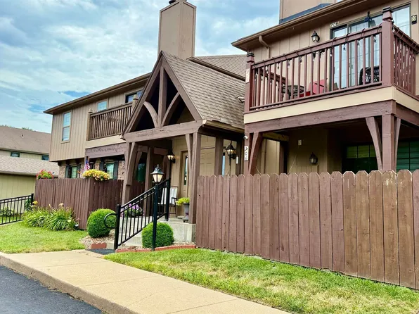 5641 SW Foxcroft South Cir #106, Topeka, KS 66614