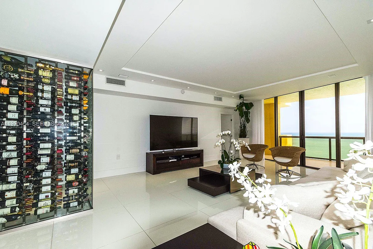 Building Photo - 16275 Collins Ave #X-01