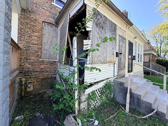 2nd image of 10537 S Corliss Ave