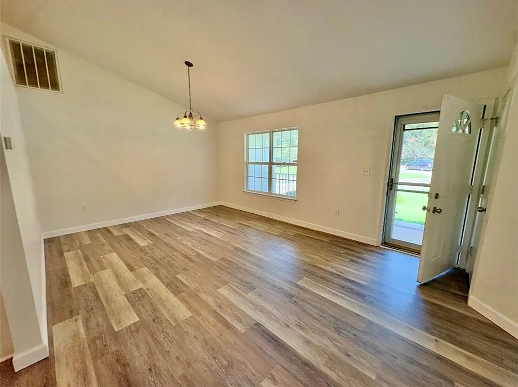 4 bed, 2.0 bath, $2,150 — Photo 3