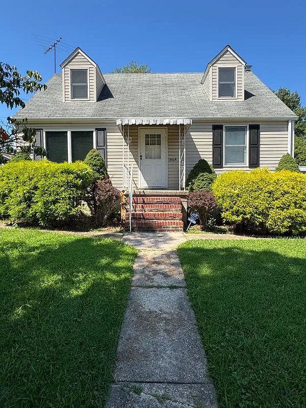 4 bed, 1.0 bath, 1473 sqft, $2,300 — Photo 1