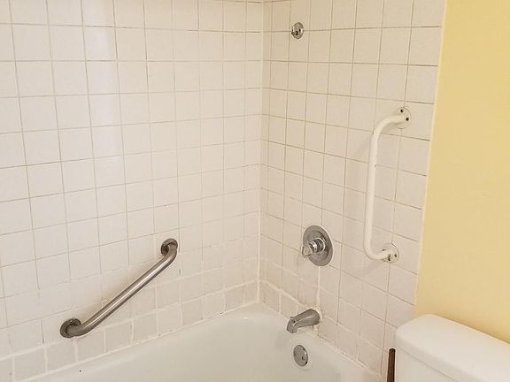 4th image of 2309 6th St NE