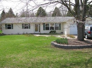 913 N Arrowhead Dr, Weidman, MI 48893