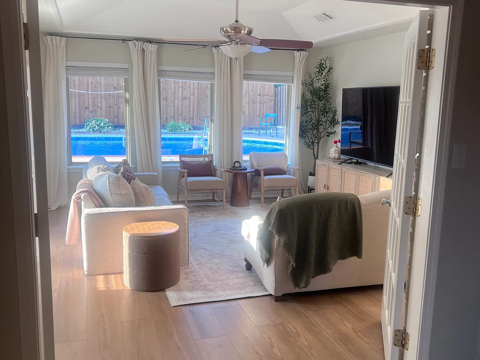 4 bed, 2474 sqft, $2,300 — Photo 3