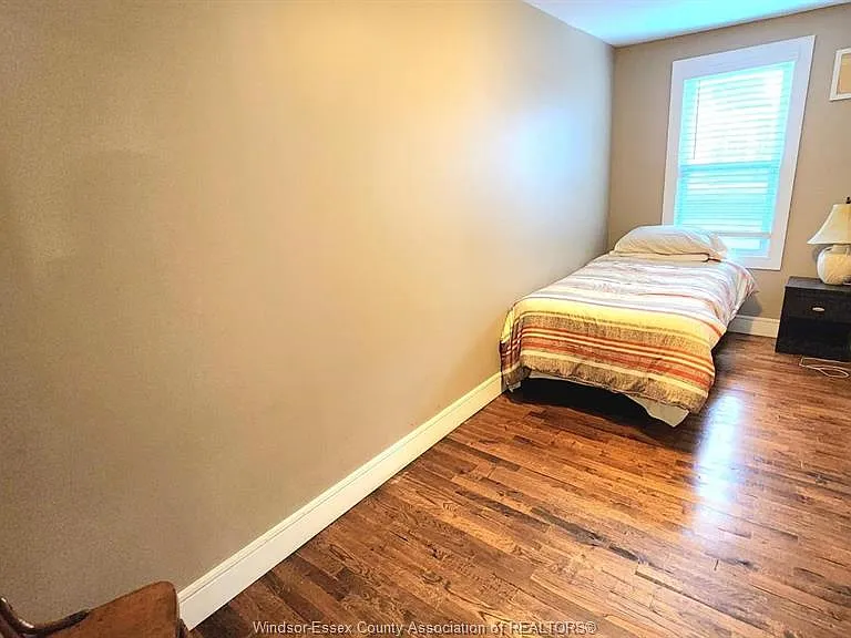 22 University Ave E #UPPER — Photo 4