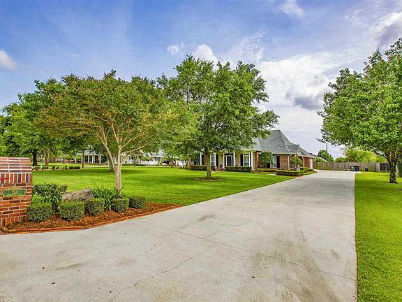 4th image of 154 Evangeline Dr