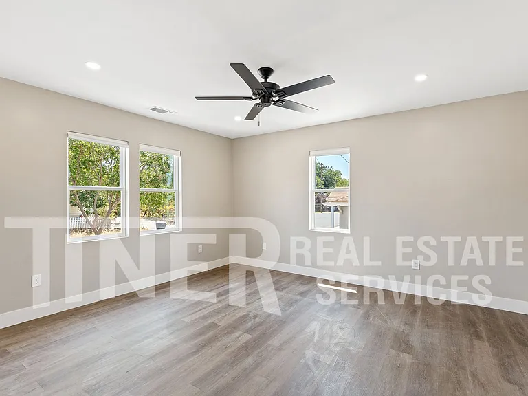 1006 Oakland Ave — Photo 2