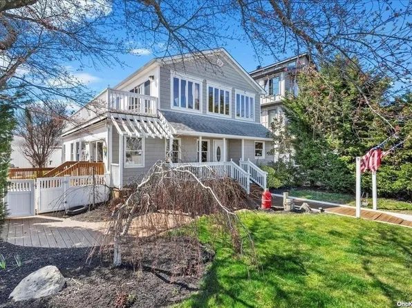 240 W Riviera Drive, Lindenhurst, NY 11757