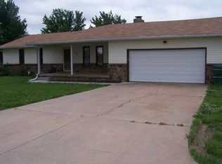 537 Parkwood Dr, Rose Hill, KS 67133