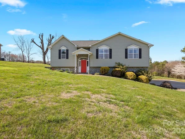 1310 Gallatin Ln, Hudson, NC 28638