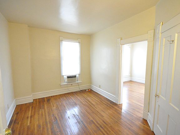 5th image of 250 W 5th Ave