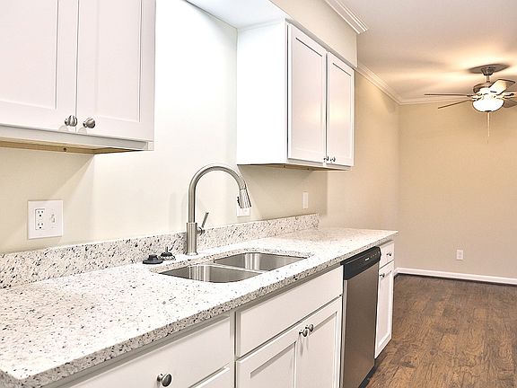 REMODELED Townhouse 1375