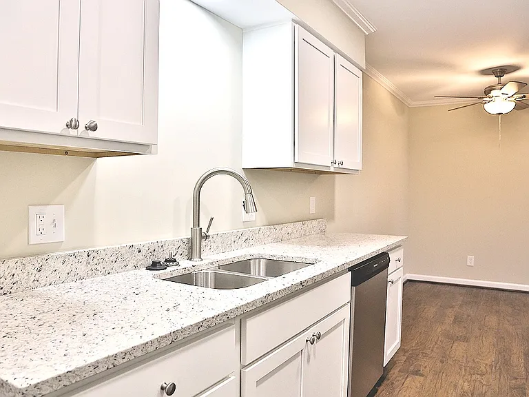 REMODELED Townhouse 1375