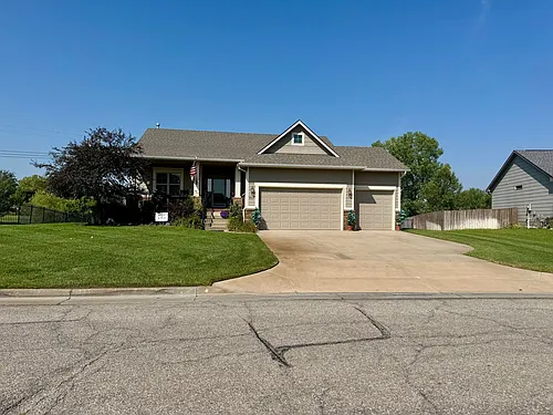 1429 N Lakeside Dr Photo 1