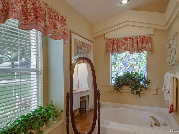 5th image of 906 Edgehill Dr