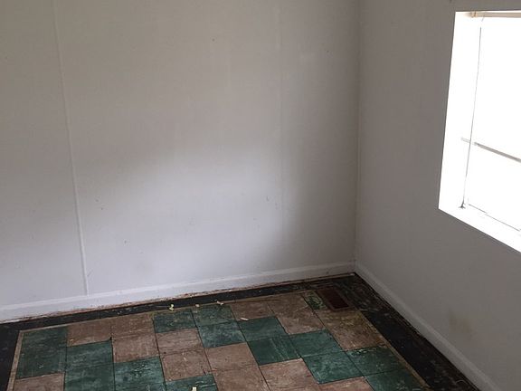3rd image of 104 Taylor Ave