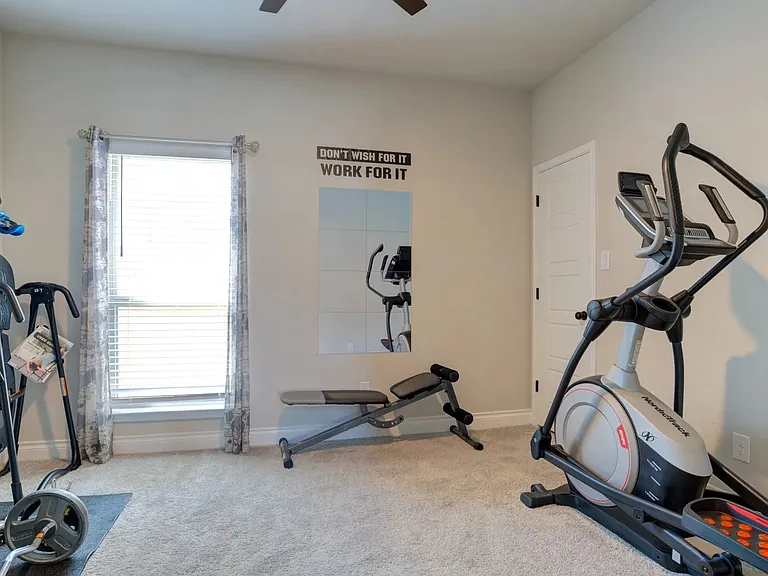 1222 Cadogan Squire — Photo 11