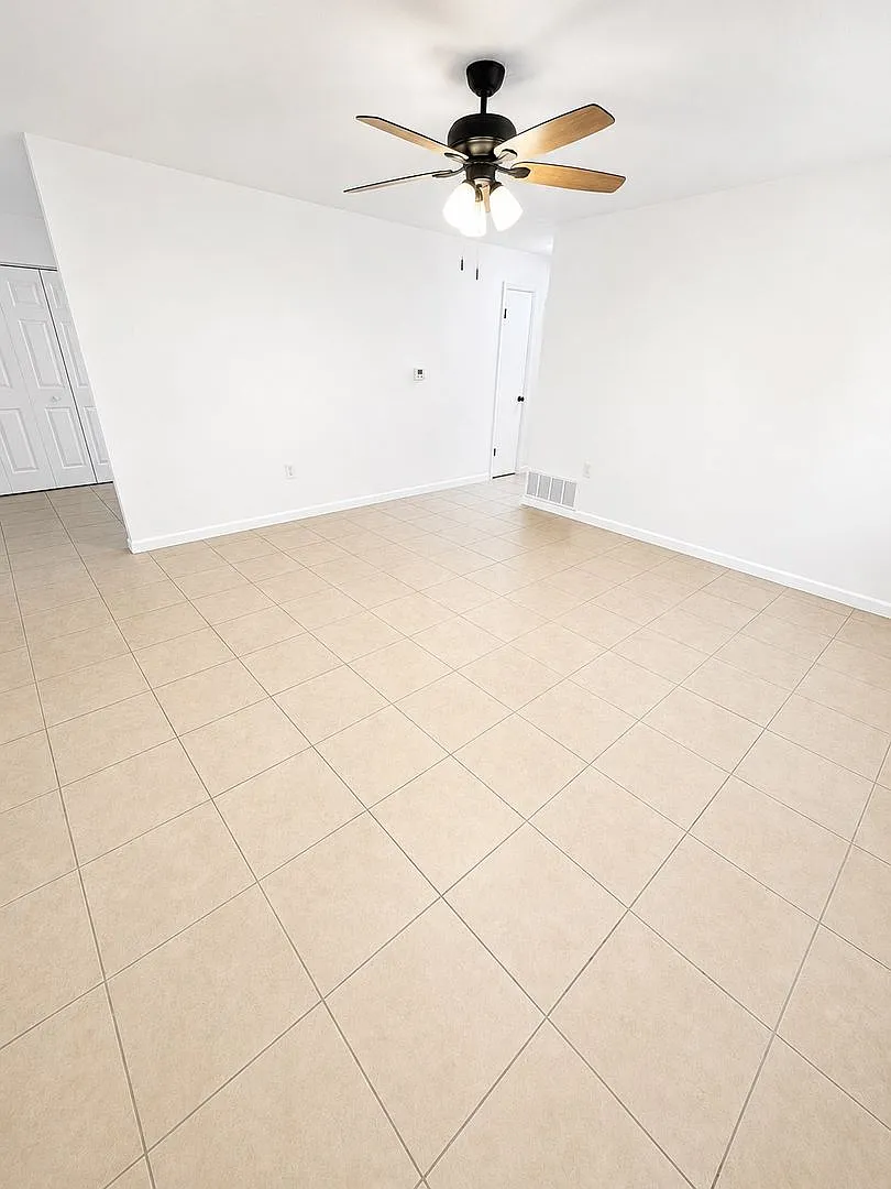 2 bed, 1.0 bath, 1028 sqft, $1,199 — Photo 2