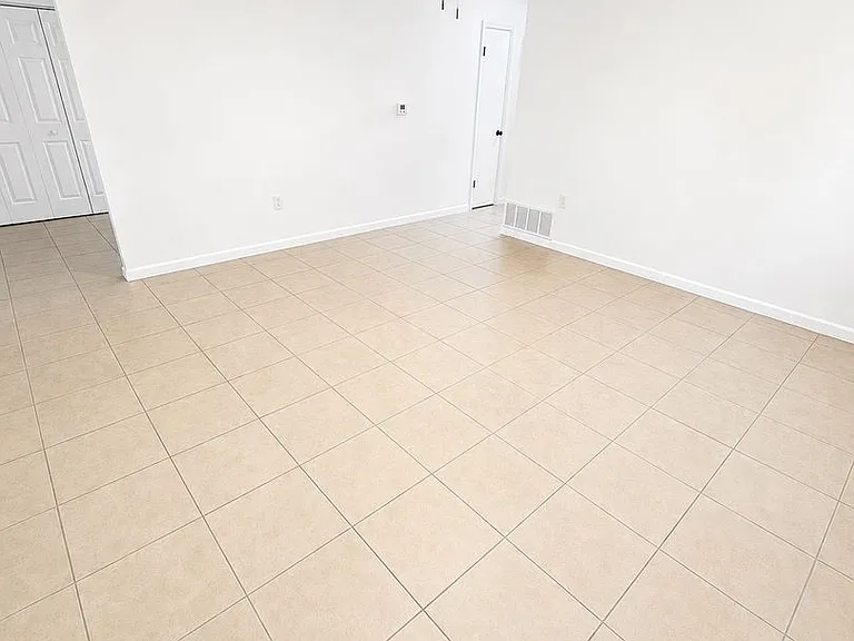 1712 NE 71st Pl — Photo 2