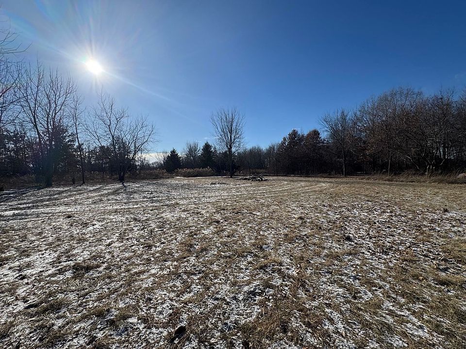 2nd image of 8595 Country Pl
