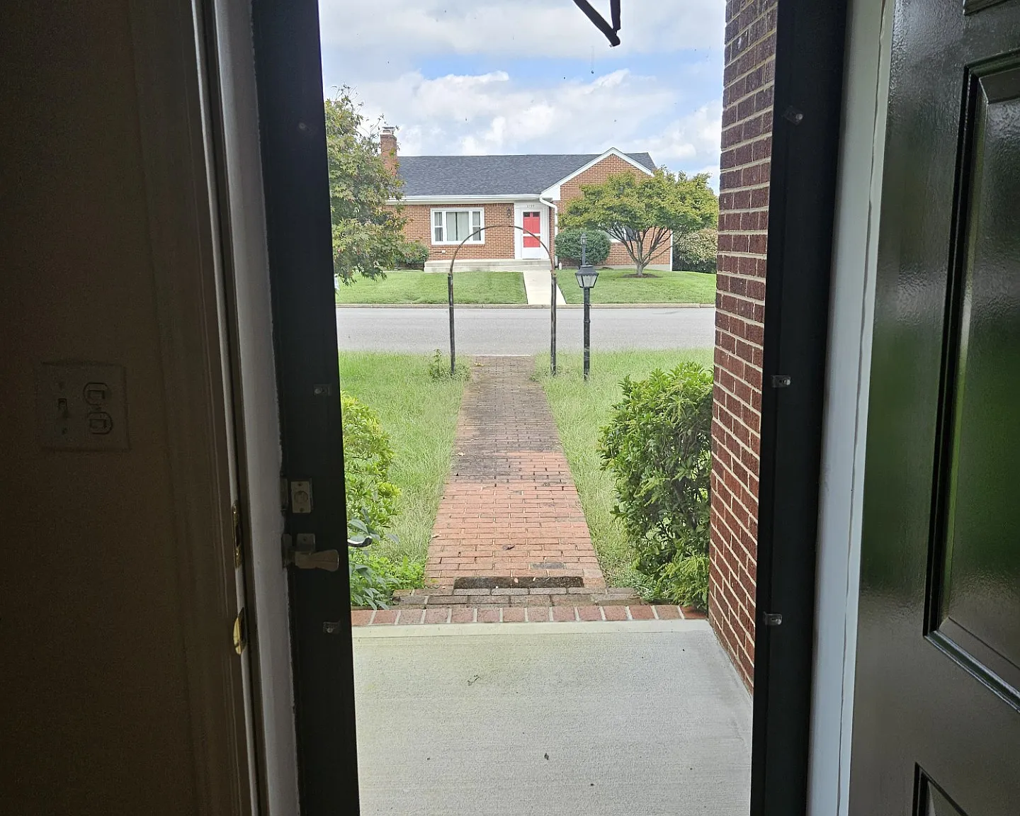 3 bed, 1100 sqft, $2,500 — Photo 4
