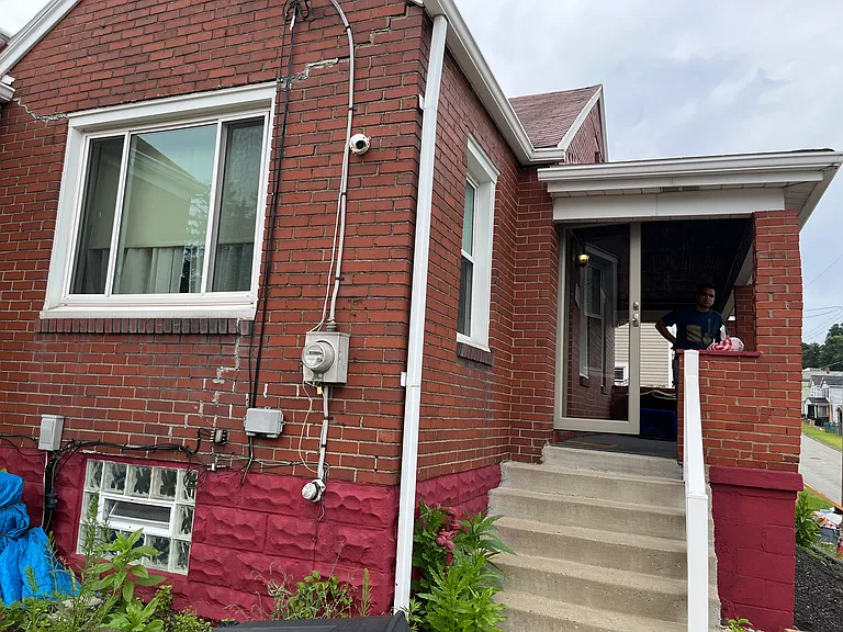 703 Laura St — Photo 3