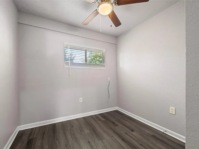 6138 Kenilwood Dr — Photo 13