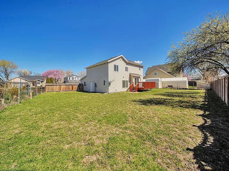 2255 W Red Robin Rd — Photo 26