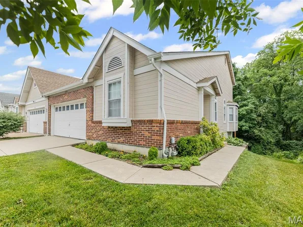 1359 Eagles Way Ct, Hazelwood, MO 63042