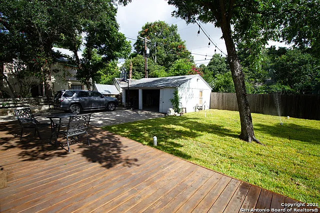245 Calumet Pl — Photo 35