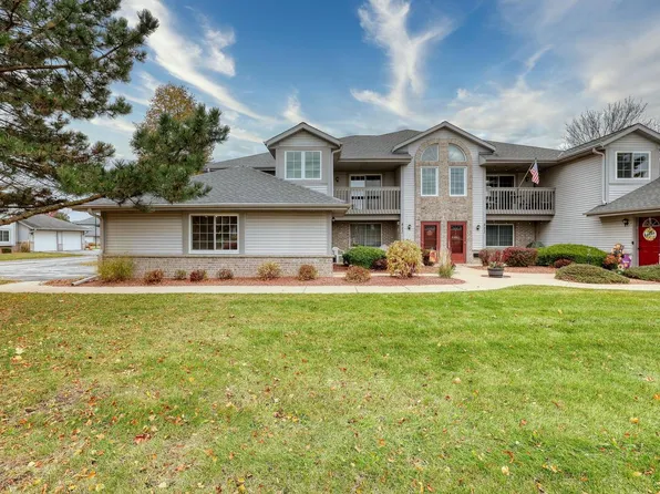 823 Quinlan DRIVE #E, Pewaukee, WI 53072