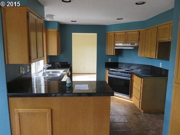 5th image of 146 NE Debra Ct