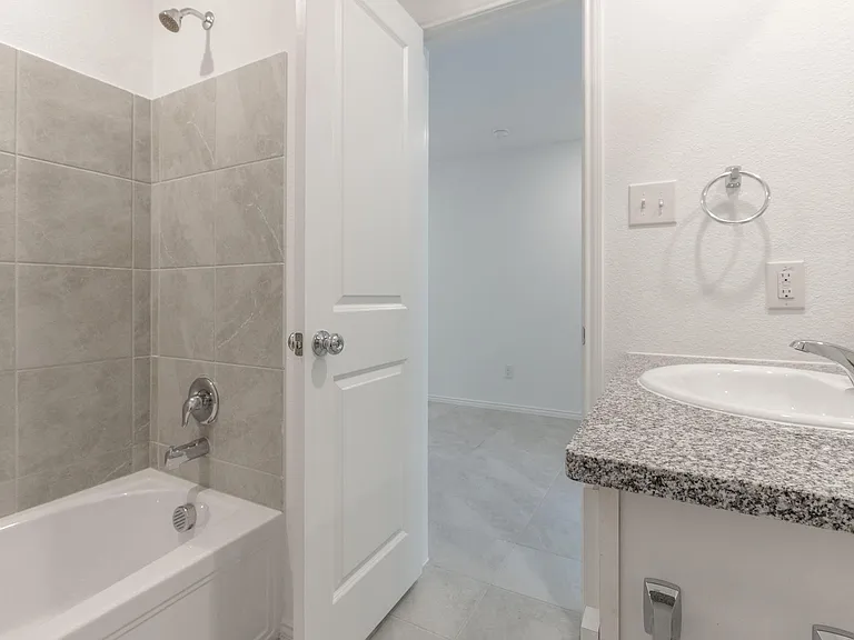 1516 Vattier St — Photo 18