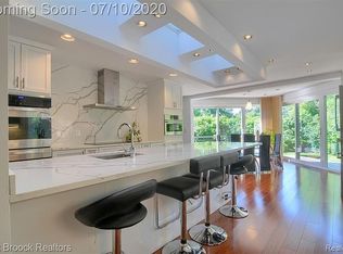 347 Sycamore Ct, Bloomfield Hills, MI 48302