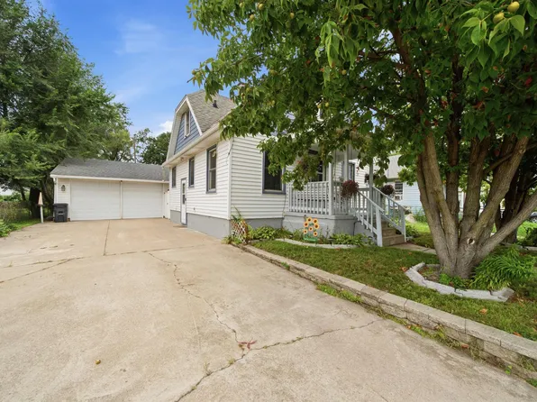1811 S 2nd St, Pekin, IL 61554