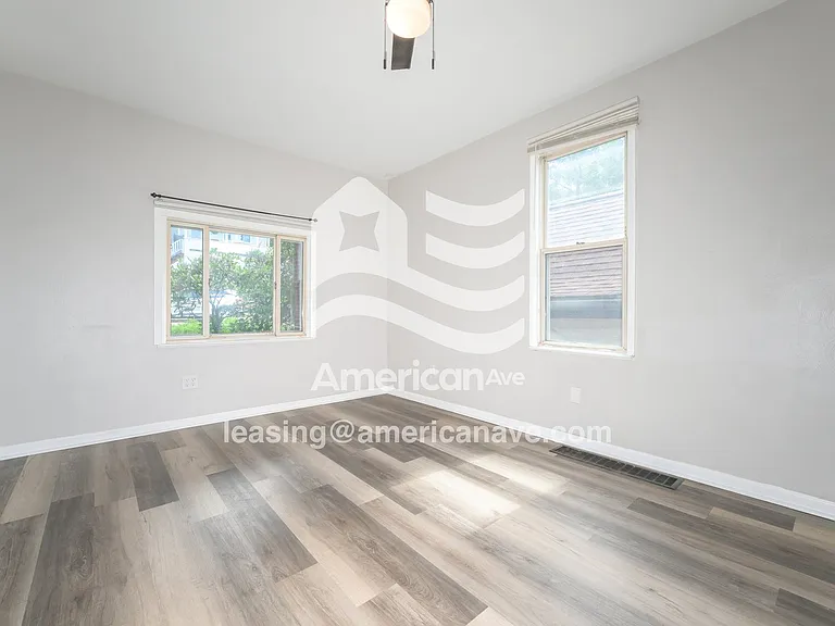 1289792_006_dining_room_6.jpg