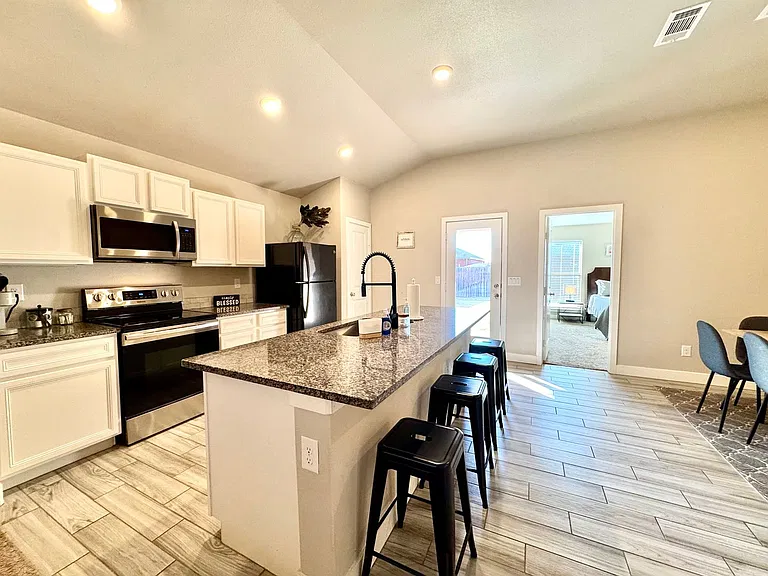 3108 Urbana Ave — Photo 10