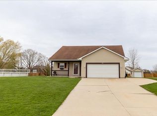8010 Wildrose Ct, Waterford, WI 53185