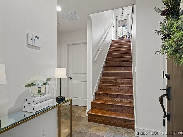 1407 S Saint Louis Ave #B — Photo 3