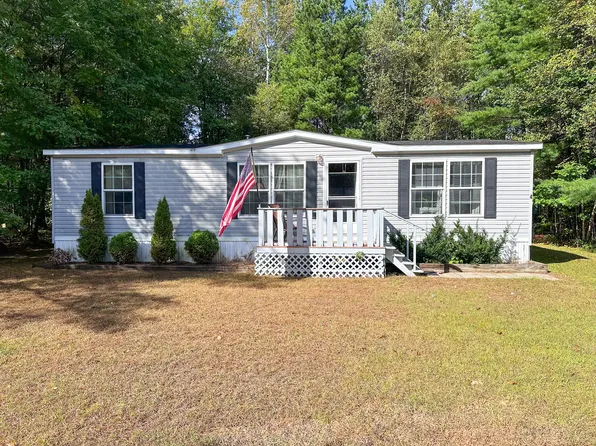 4 Crown Pointe Dr, Plattsburgh, NY 12901