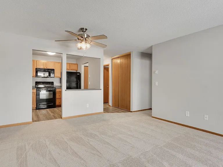 Summer Creek Apartments — Photo 13