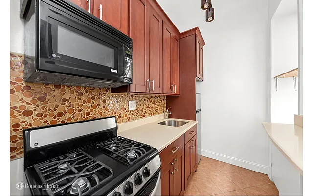 Rented by Douglas Elliman | media 7