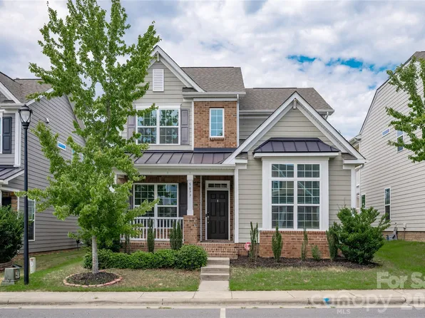 5077 Waterloo Dr, Tega Cay, SC 29708