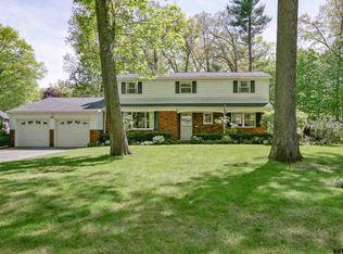 15 Barcelona Dr, Clifton Park, NY 12065