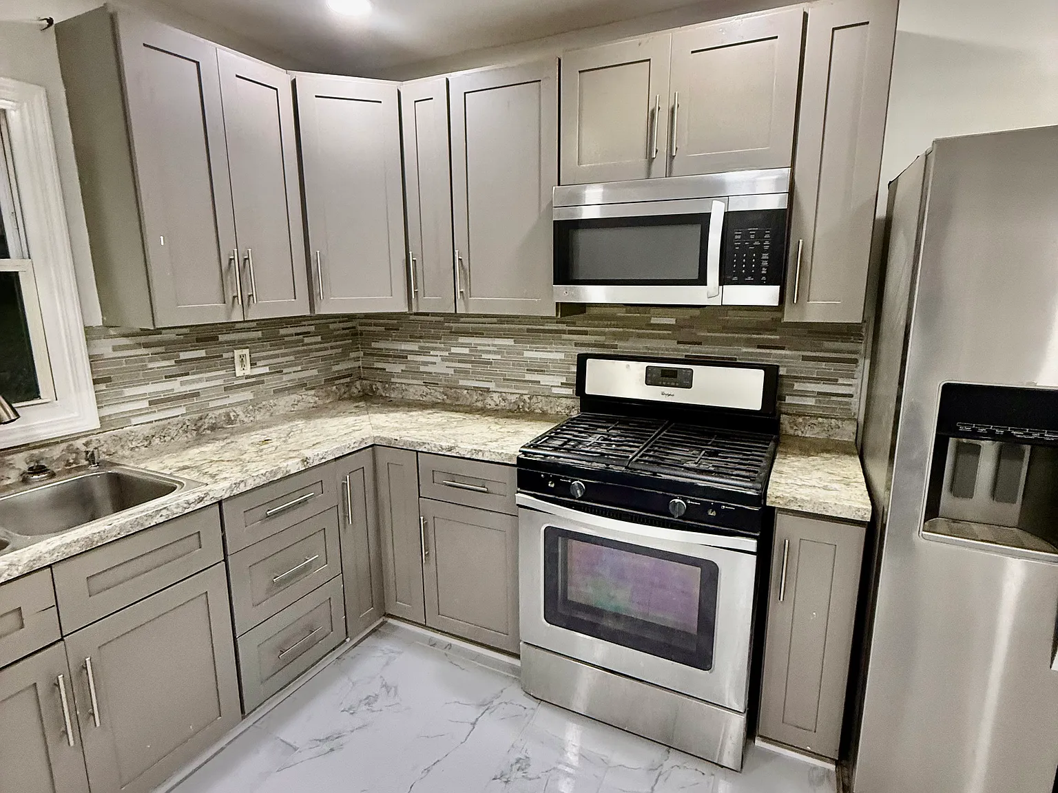 3 bed, 1200 sqft, $2,200 — Photo 2