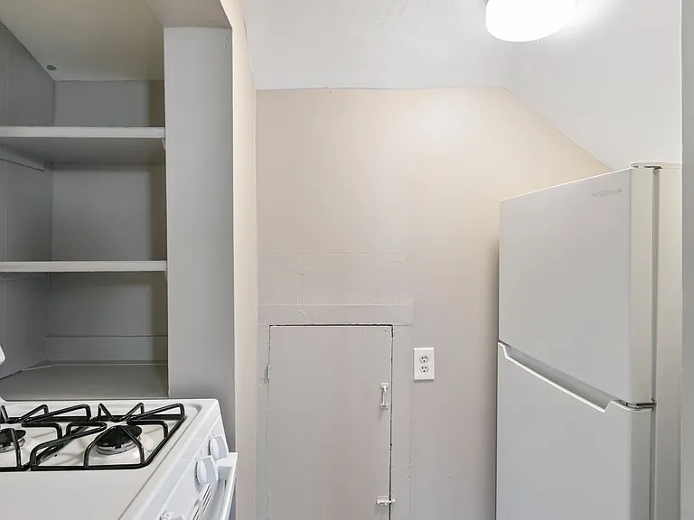 24311 Plymouth Rd — Photo 50