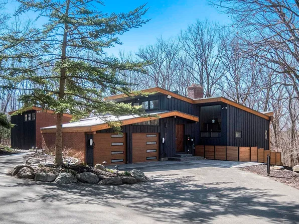 855 Country Club Rd, Ann Arbor, MI 48105