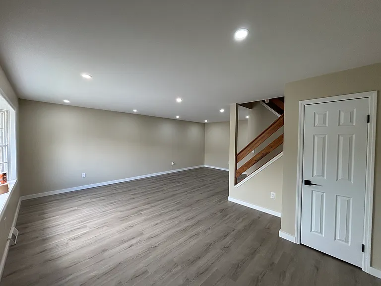 20 Lincoln Pl — Photo 2