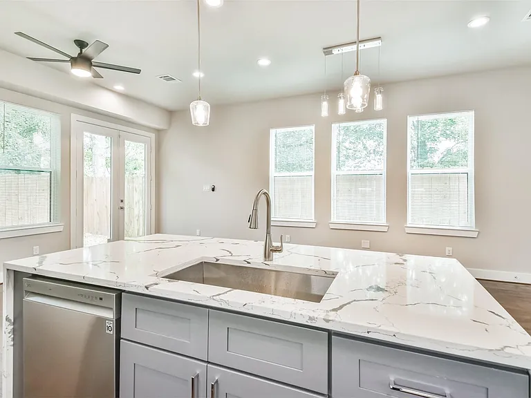 810 Mansfield St — Photo 21